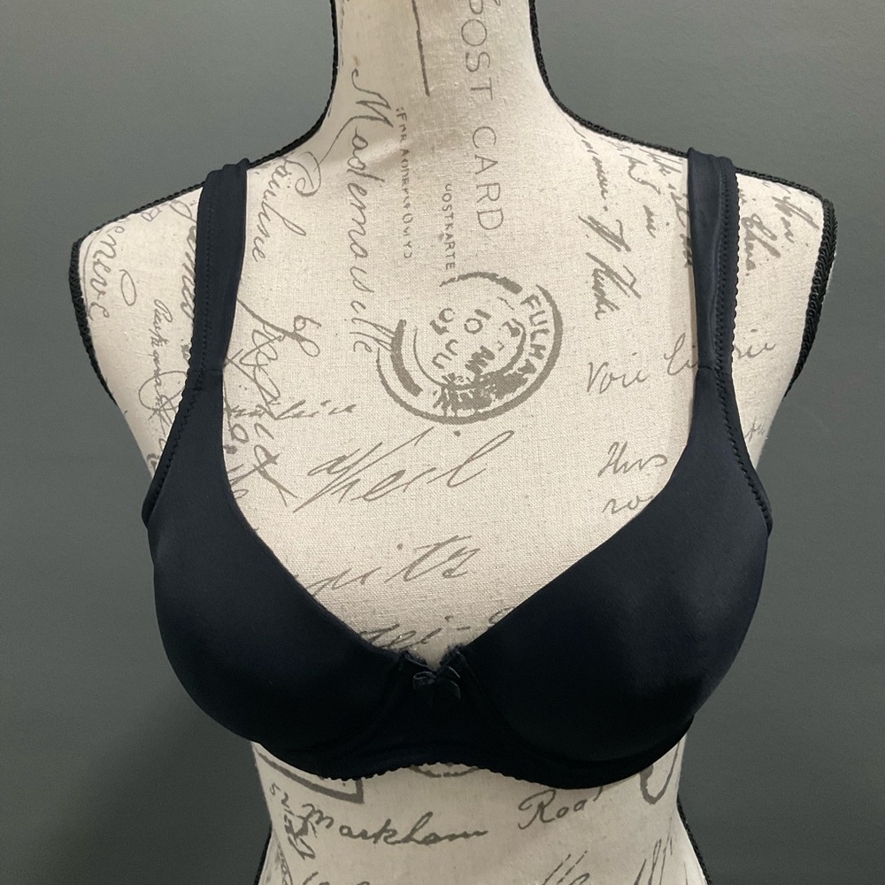 NEW VICTORIAS SECRET GEL PADDED BRA